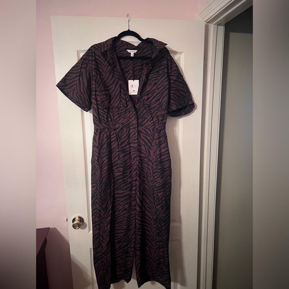Banana Republic X The White Lotus Poplin Utility Jumpsuit - Picture 5 of 10